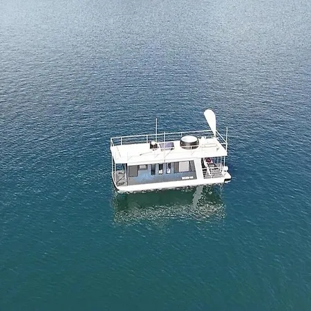Båthotell Neon Bigigio House Boat