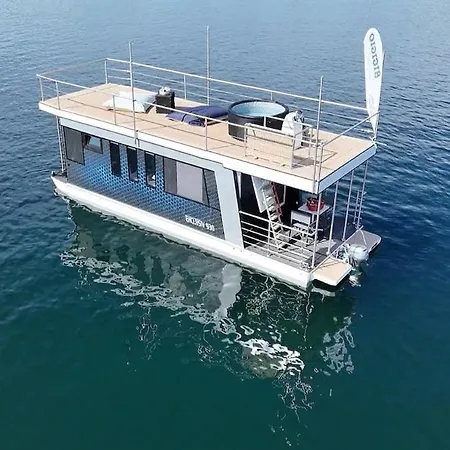 Båthotell Neon Bigigio House Boat *