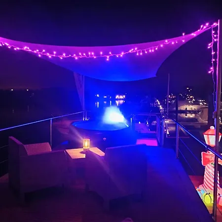 Bådhotel Neon Bigigio House Boat
